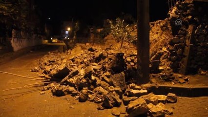 Söke'de etkili olan yağış nedeniyle bir okulun istinat duvarı çöktü