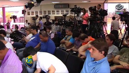 Com difícil missão, Mano Menezes volta ao Corinthians