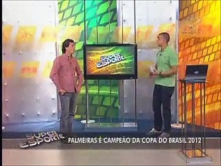 No retorno a SP, elenco do Palmeiras desfila em carro aberto