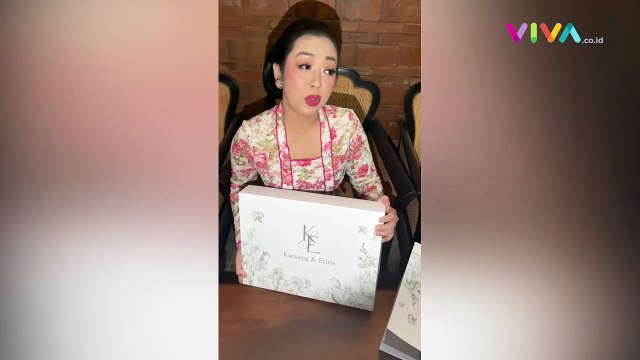 Soimah Unboxing Isi Souvenir Pernikahan Kaesang dan Erina
