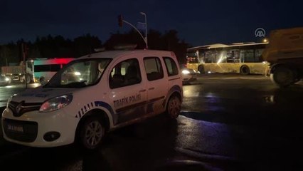 Arnavutköy'de İETT otobüsü ile servis minibüsünün çarpıştığı kazada 14 kişi yaralandı