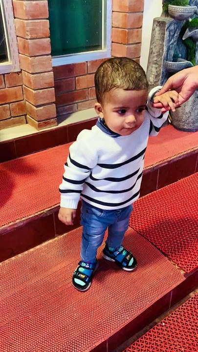 ✌️Cute baby playing water❤️