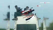 Minibüs üzerinde tehlikeli yolculuk, az kalsın düşüyordu!