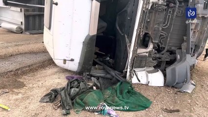 3 إصابات في انقلاب شاحنة على طريق المفرق الزرقاء