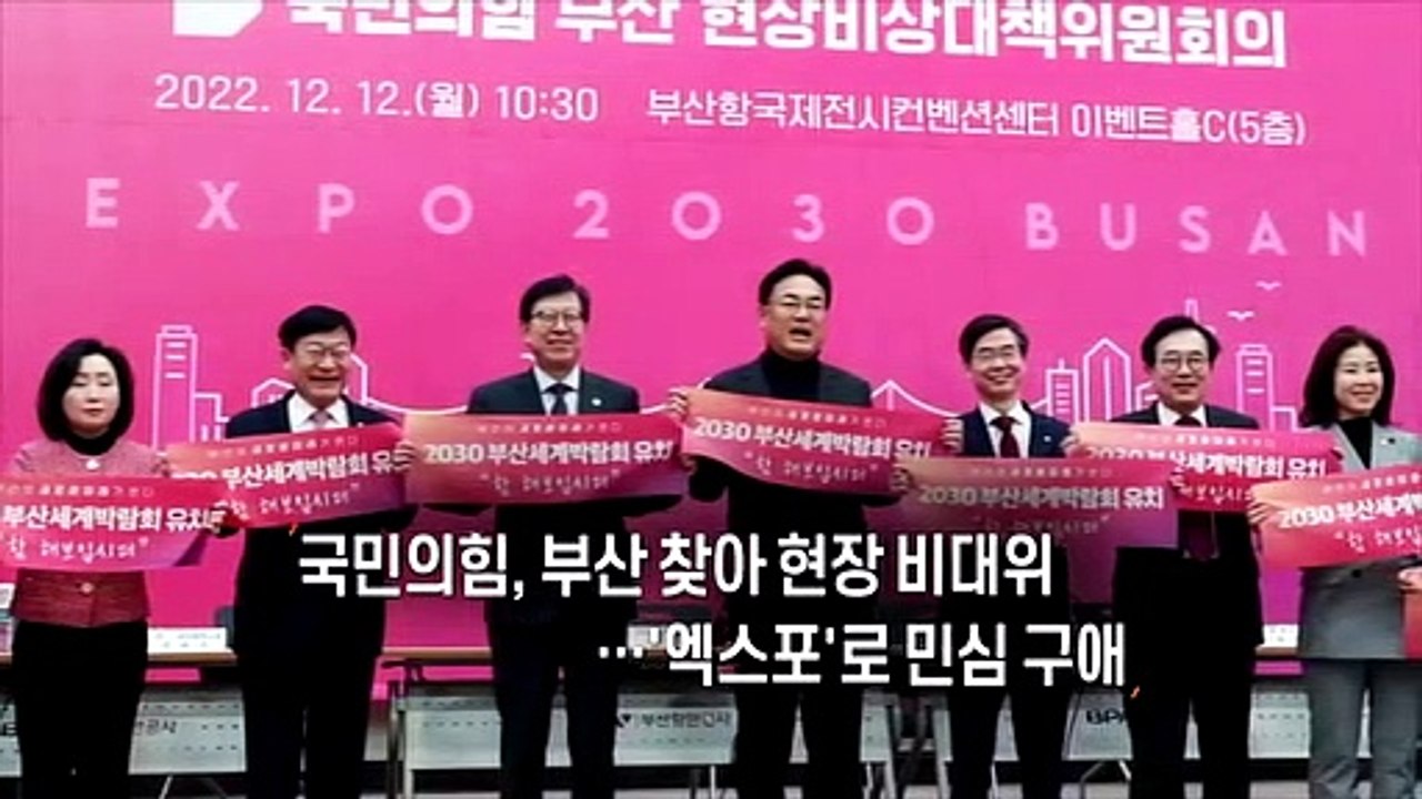 [사진구성] 3년 만에 개장 앞둔…서울광장 스케이트장 外