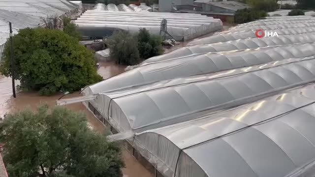 Kumluca güne felaketle uyandı... Çiftçi Şaban Dede: 40 yaşındayım, böyle bir şey görmedim, duymadım