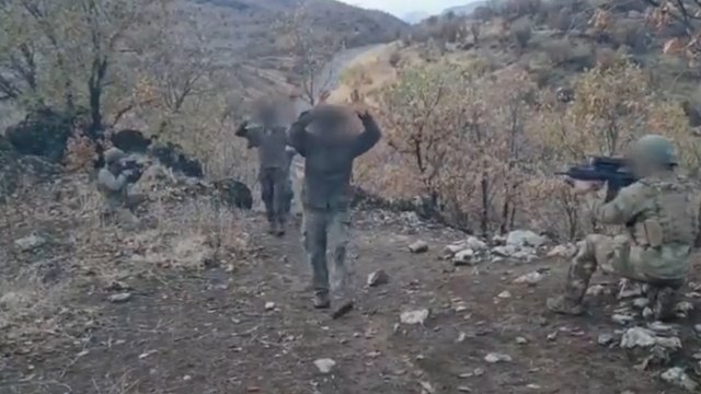 MSB, Irak'ın kuzeyinde 4 teröristin teslim olduğu anlara ilişkin görüntüleri paylaştı