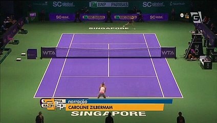 Sharapova vence, mas é eliminada no WTA Finals de Cingapura