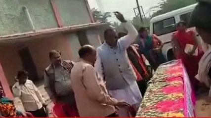 सिंगरौली:पूर्व पार्षद व तत्कालीन पार्षद के बीच हुई जमकर लड़ाई,हंगामा कर भीड़ कर ली जमा