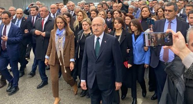 Kılıçdaroğlu ve CHP’li vekiller Adalet Bakanlığı’na yürüdü
