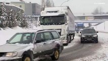 El frío y la nieve se apoderan de Europa y provocan problemas en el transporte aéreo y por carretera