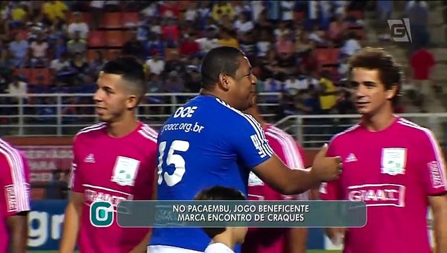 No Pacaembu, jogo beneficente marca encontro de craques