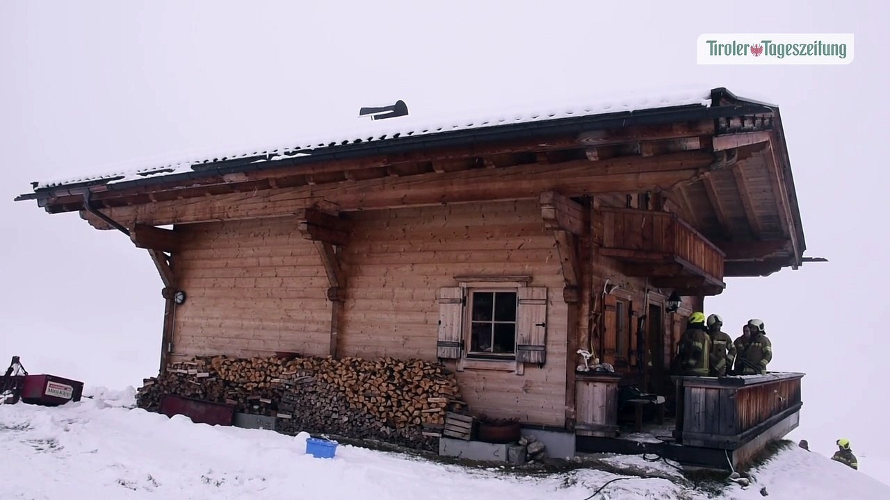 Brand bei Skihütte: Großer Feuerwehreinsatz in Finkenberg