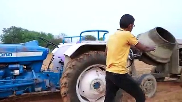 Television VS Cement Mixing Machine _ सीमेंट मिलाने वाली मशीन में TV डाल दे तो क्या होगा_