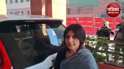 डिंपल यादव ने ली सांसद की शपथ, अखिलेश भी पहुंचे साथ