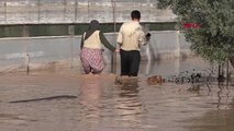 Selin vurduğu Kumluca'da sera ve ekili alanlar sular altında kaldı