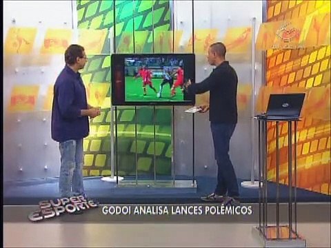 Godói analisa lances polêmicos