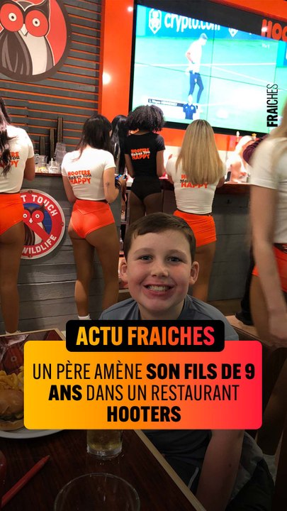 Un père amène son fils de 9 ans dans un restaurant "HOOTERS" - L'Actu Fraiches