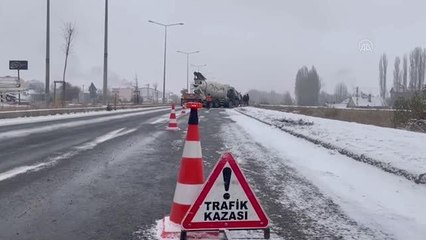 Devrilen beton mikserinin sürücüsü yaralandı