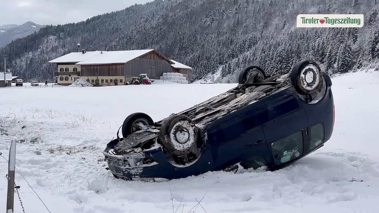 Unfälle im Unterland: Autos überschlugen sich und landeten am Dach