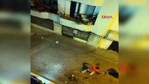 Suriyeliler sokağı savaş alanına çevirdi! Balkondan atlayıp dubalarla saldırdılar