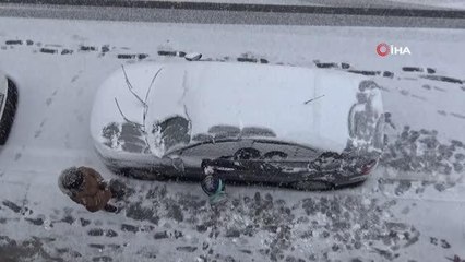 Kars'ta yağan karın tadını çocuklar çıkardı