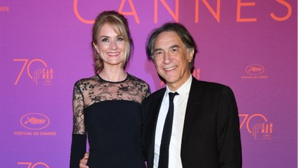 GALA VIDÉO – Richard Berry, sa femme Pascale heurtée par les accusations : “Je vis un cauchemar éveillé”