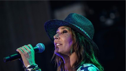 GALA VIDEO - « Je n’aime pas trop la tête de ce monde " : Zazie sans tabou sur son rapport à la politique (1)