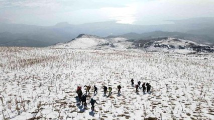 Vangölü Aktiviteleri Derneği üyeleri Esrük Dağı'na tırmandı