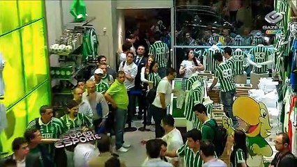 Palmeirenses lotam festa para lançamento de livro de Evair