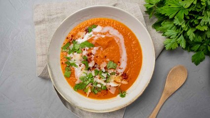 Crema de tomate y coco al estilo hindú