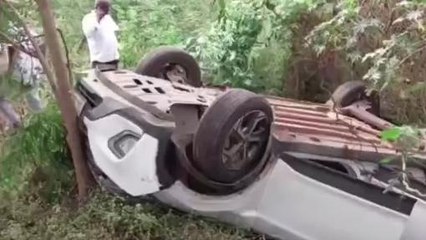 జహీరాబాద్: రెండు కార్లు ఢీ.. ఐదుగురికి తీవ్ర గాయాలు