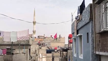 Özlem Gürses yazdı: Bir met, bir somun ekmek…