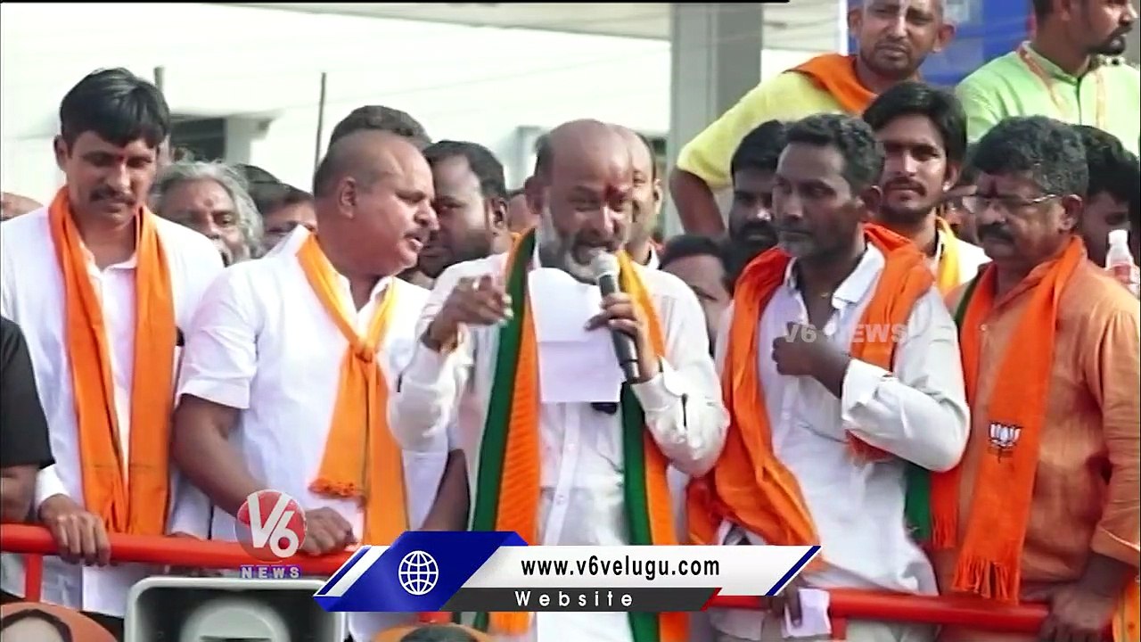 BJP State Chief Bandi Sanjay Slams CM KCR At Jagtial Public Meeting _ Bandisanjay Padayatra_ V6 News