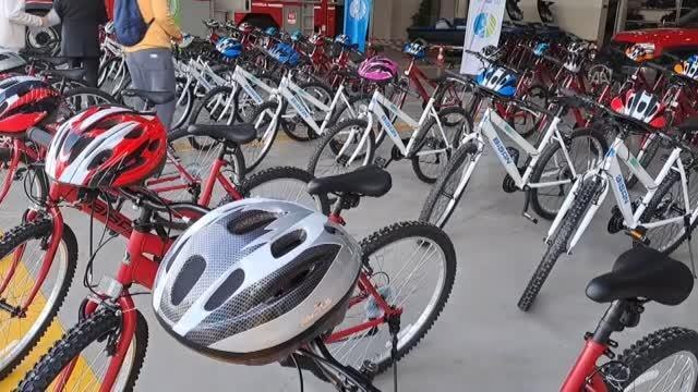 Bisiklet Dostu Şehir Sakarya'nın belediye meclis üyeleri toplantıya bisikletle gitti