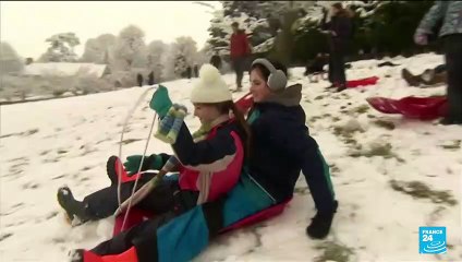 Heavy snow disrupts UK travel, two coal plants on standby