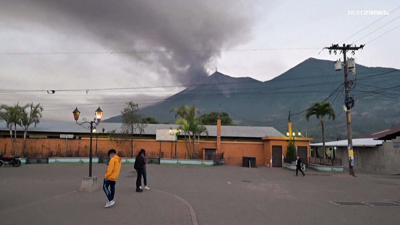 Guatemala: Der Fuego raucht und spuckt Lava