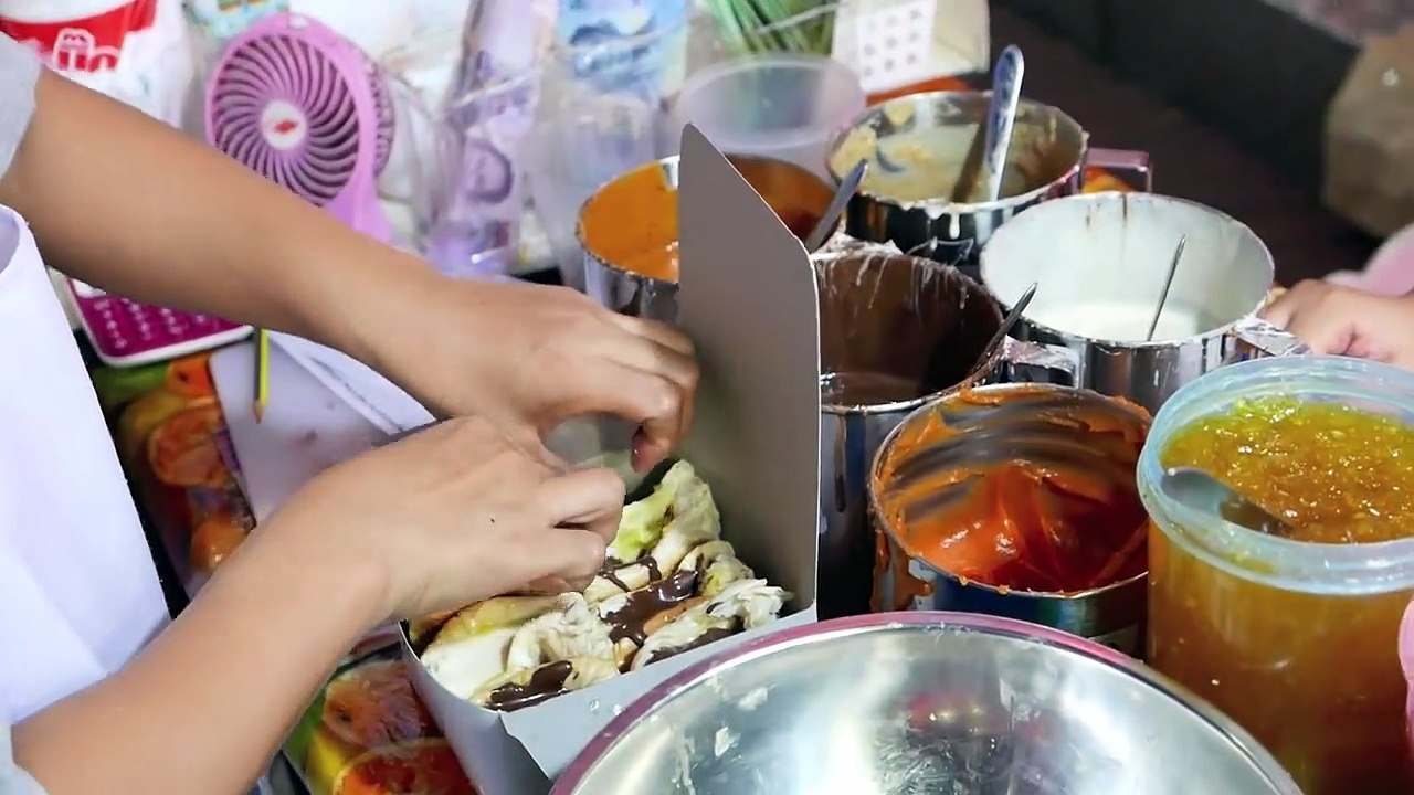 Bangkok Street Food - CUSTARD BUNS Chocolate...