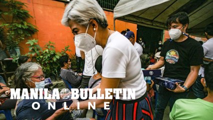 Senior Citizens of Tondo received Christmas gift boxes from Manila Mayor Honey Lacuna