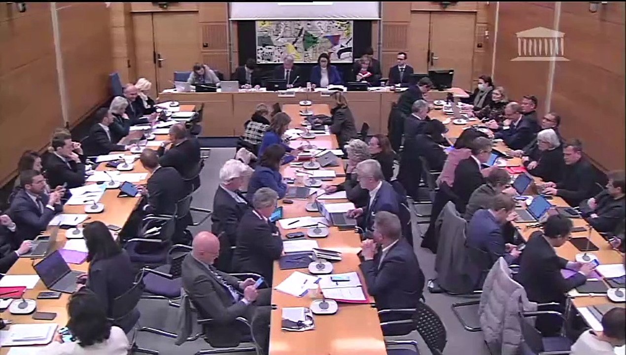 Commission des affaires culturelles : Port d’une tenue uniforme aux couleurs de l’établissement scolaire ; Résolution européenne sur la liberté des médias - Mercredi 14 décembre 2022