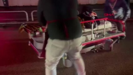 HASTANENİN ÖNÜNDE KAZADA YARALANAN KADINI SEDYE İLE TAŞIDILAR