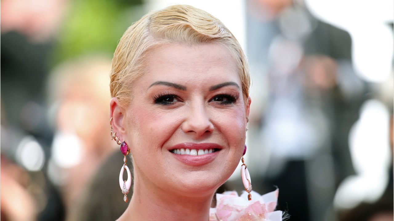 VOICI - "Ça sent le bonheur" : Katrina Patchett (DALS) en couple ? Elle se dévoile main dans la main avec un bel inconnu