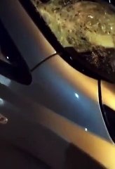 ¡Otro más! Lanzan block a vehículo en elevado de la Kennedy