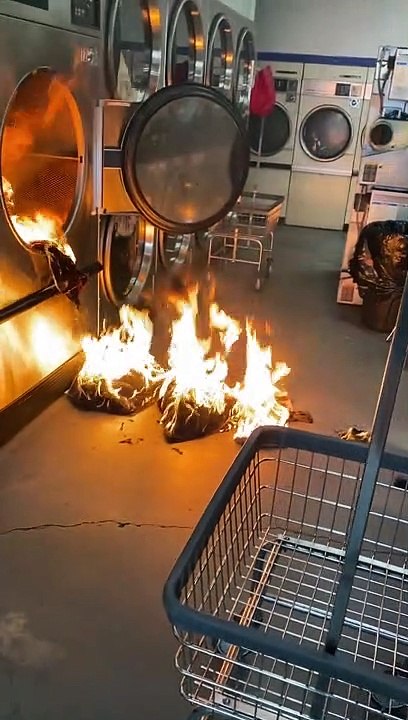 Dryer Catches Fire at Laundromat - video Dailymotion