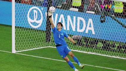 Momen Ronaldo 'Sujud' di Hadapan Kiper Maroko Yassine Bounou