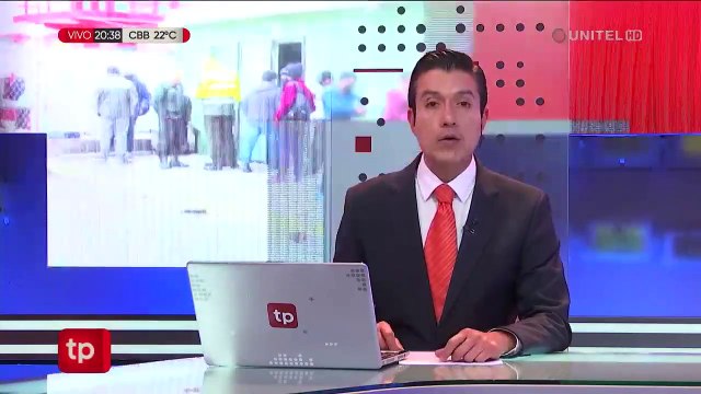 Pareja de adultos mayores mueren atropellados por un minibús en la carretera a Copacabana 