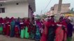 बांका:ठगी की शिकार सैकड़ों महिलाओं ने किया हंगामा व तोड़फोड़, थाना में दिया आवेदन