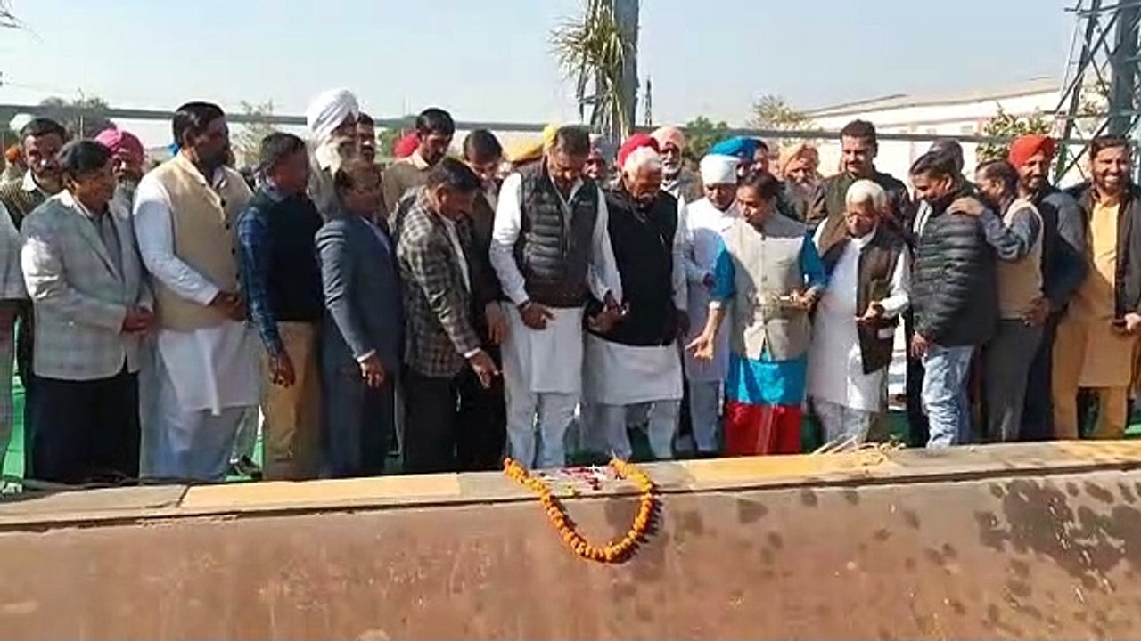 पहले दिन 50 ट्रॉली गन्ना की आपूर्ति, गन्ना पिरा...