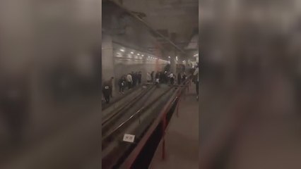 Metroda arıza: Yolcular yürüyerek istasyona ulaştı