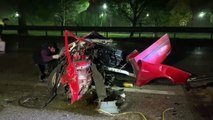Bursa'da feci kaza! Otomobil ikiye ayrıldı, 19 yaşındaki genç hayatını kaybetti